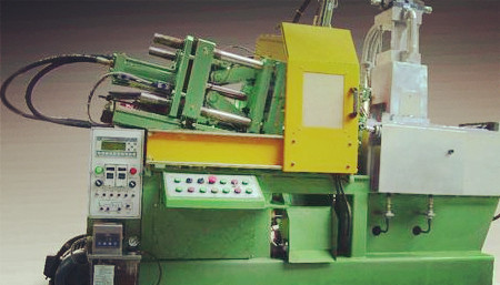 壓鑄機壓鑄時如何避免錘頭卡死?